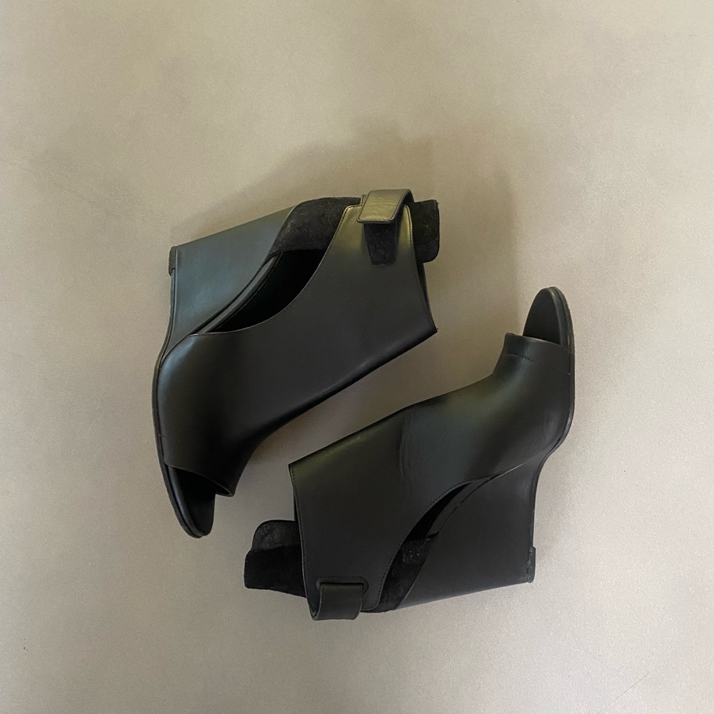 Vince Katia open toe wedge. - Picture 3 of 5